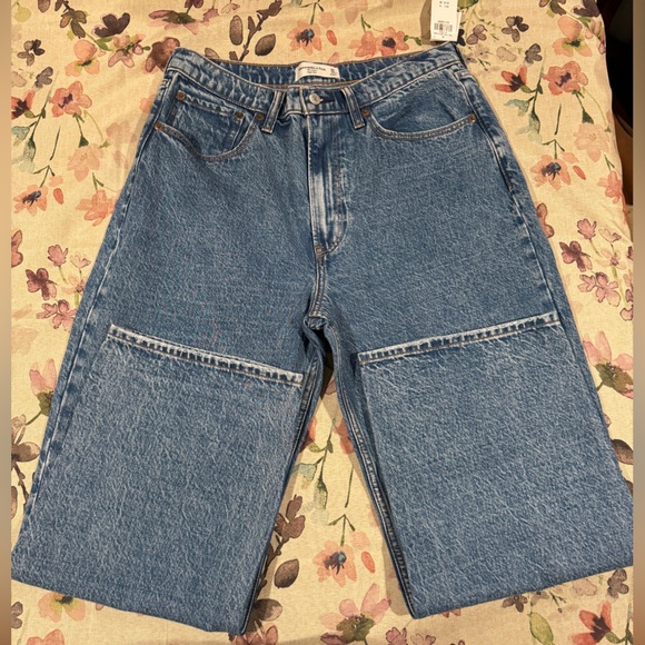Abercrombie & Fitch The Loose High Rise Jean - Picture 7 of 9